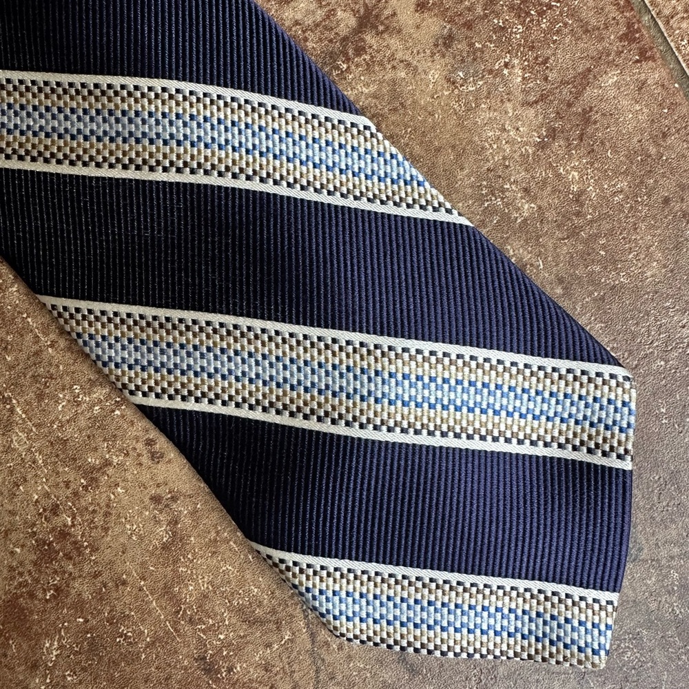 Faconnable tie navy w/tan stripes